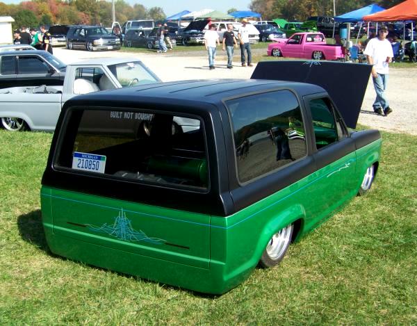 Flat B2 - 1984 Ford Bronco II Lowrider right rear