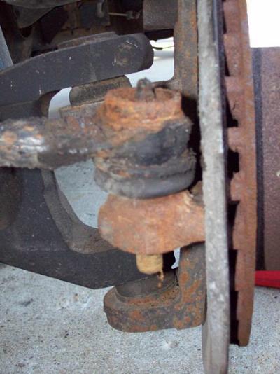 Remove the cotter pin in the tire rod end (TRE)