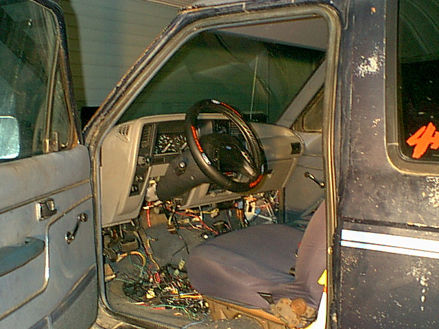 1985 Ford Bronco II with a 1992 Ford Explorer Dash