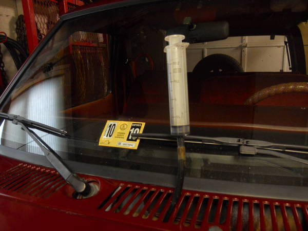 injecting rubber sealant