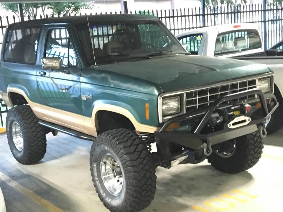 1987 Bobby Bronco II 4X4 - Right Front