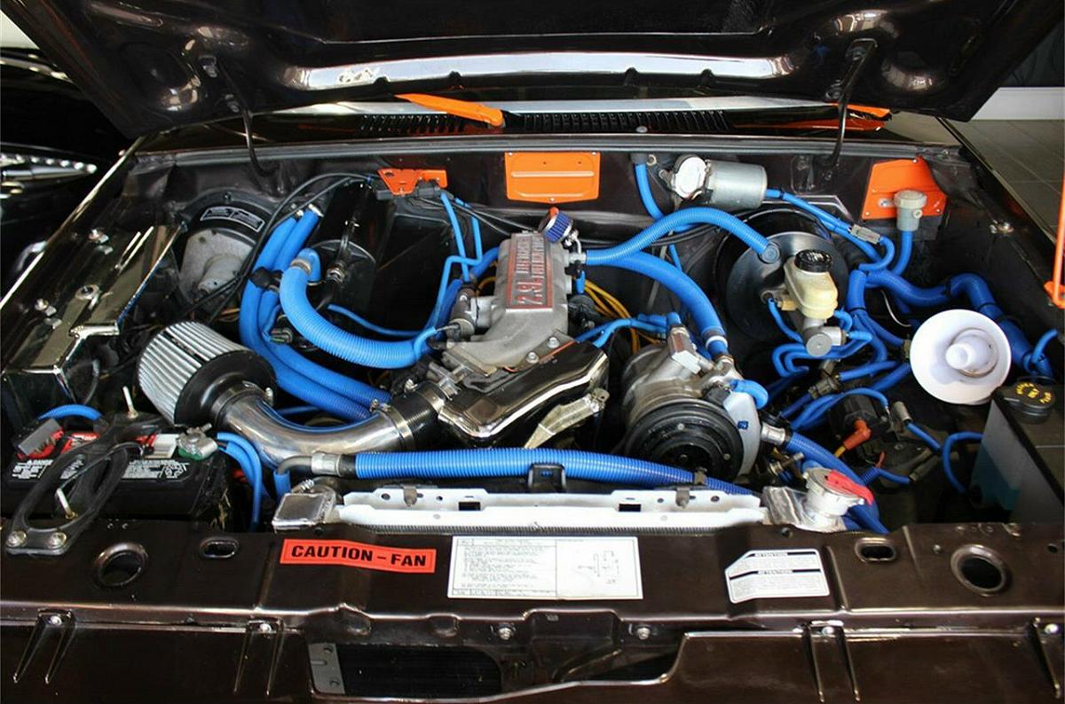 The Big Brown Bronco II Engine Bay - 2.9L Engine