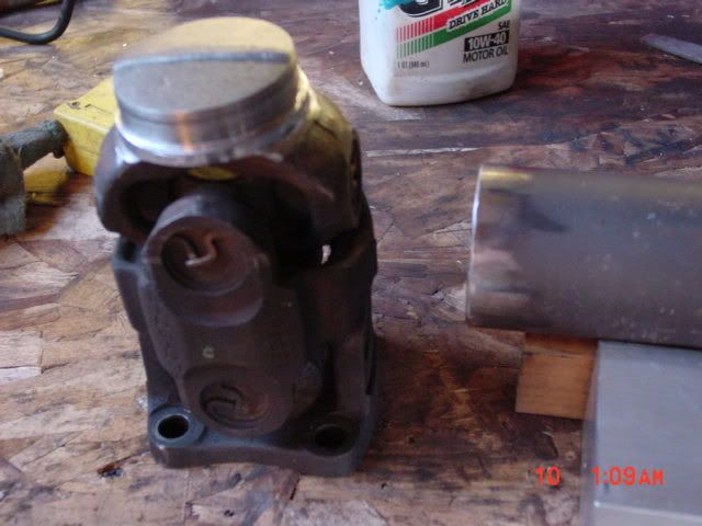 Double cardan yoke and driveshaft