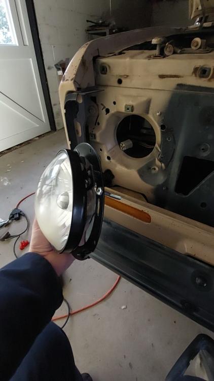 Installing round headlights