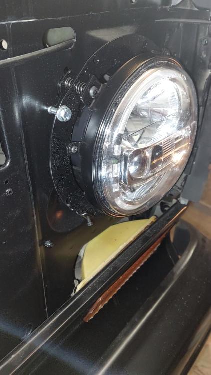 Round headlight mount