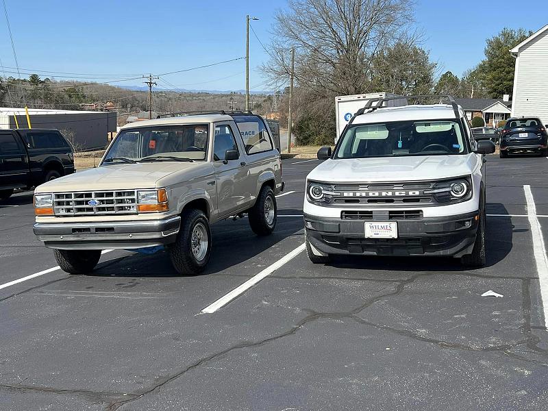 Ford Bronco II next to a 2021 Ford Bronco Sport - Drivers Front