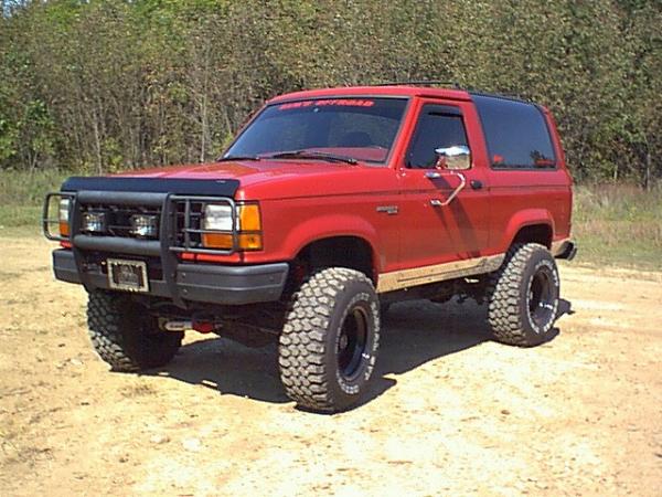 Ford Bronco II With 1.5-inch Lift with 32x11.5x15 Tires and Bottom Rear Corner of The Front Fender Trimmed