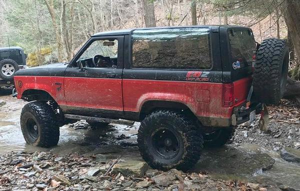 Ford Bronco II With Solid Axle Swap, 6-Inch Suspension Lift, Trimmed Fenders, 33-Inch Tires
