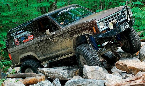 Ford Bronco II With Solid Axle Swap, 7-Inch Lift, Trimmed Fenders, and 35-Inch Tires