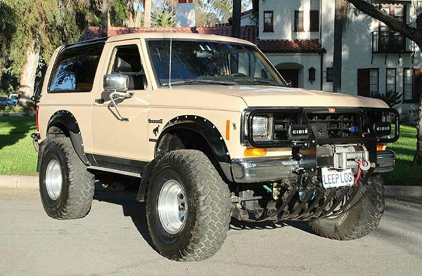 Ford Bronco II With 5.5-Inch Superlift Lift, Cutout Fender Flares, and 35-Inch Tires