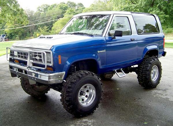 Ford Bronco II With 4-Inch Suspension Lift, 3-Inch Body Lift, and 33-Inch Tires (33x14x15 Rear)