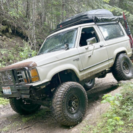 Overlanding Adventure Inspired 5.0 V8 Ford Bronco II